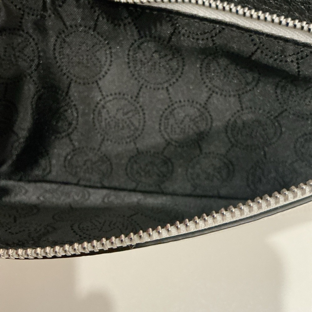 Michael Kors Double Zip Wristlet Womens OS Black White Excellent Pebbled Leather - Picture 5 of 8